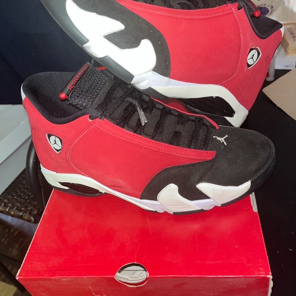 Jordan 14 Retro
Gym Red Toro